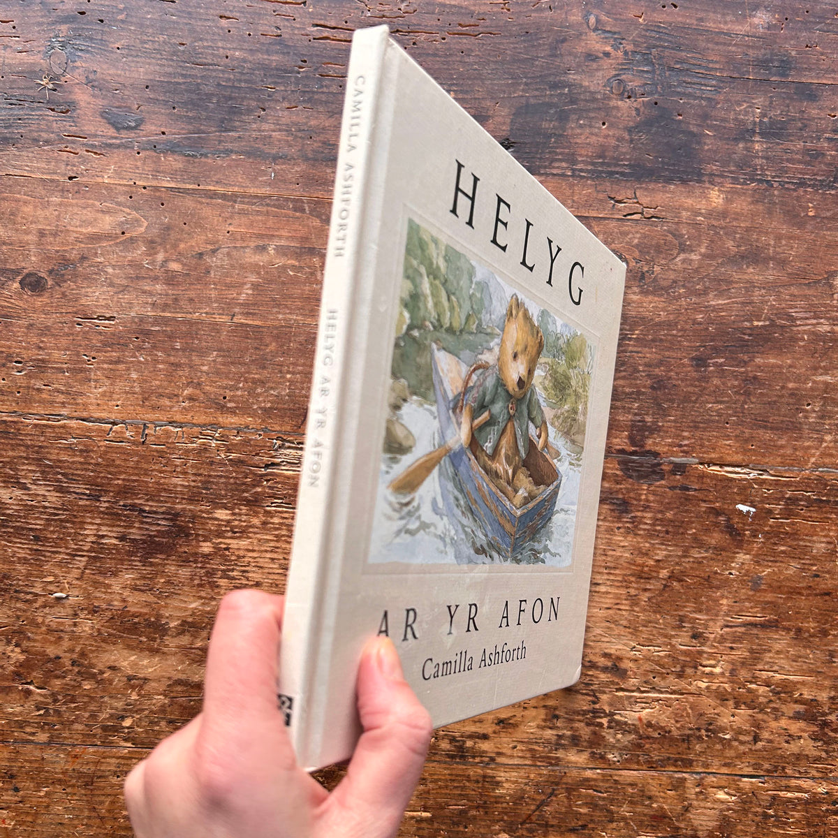 Helyg ar yr Afon - Camilla Ashford 2001 (Preloved)