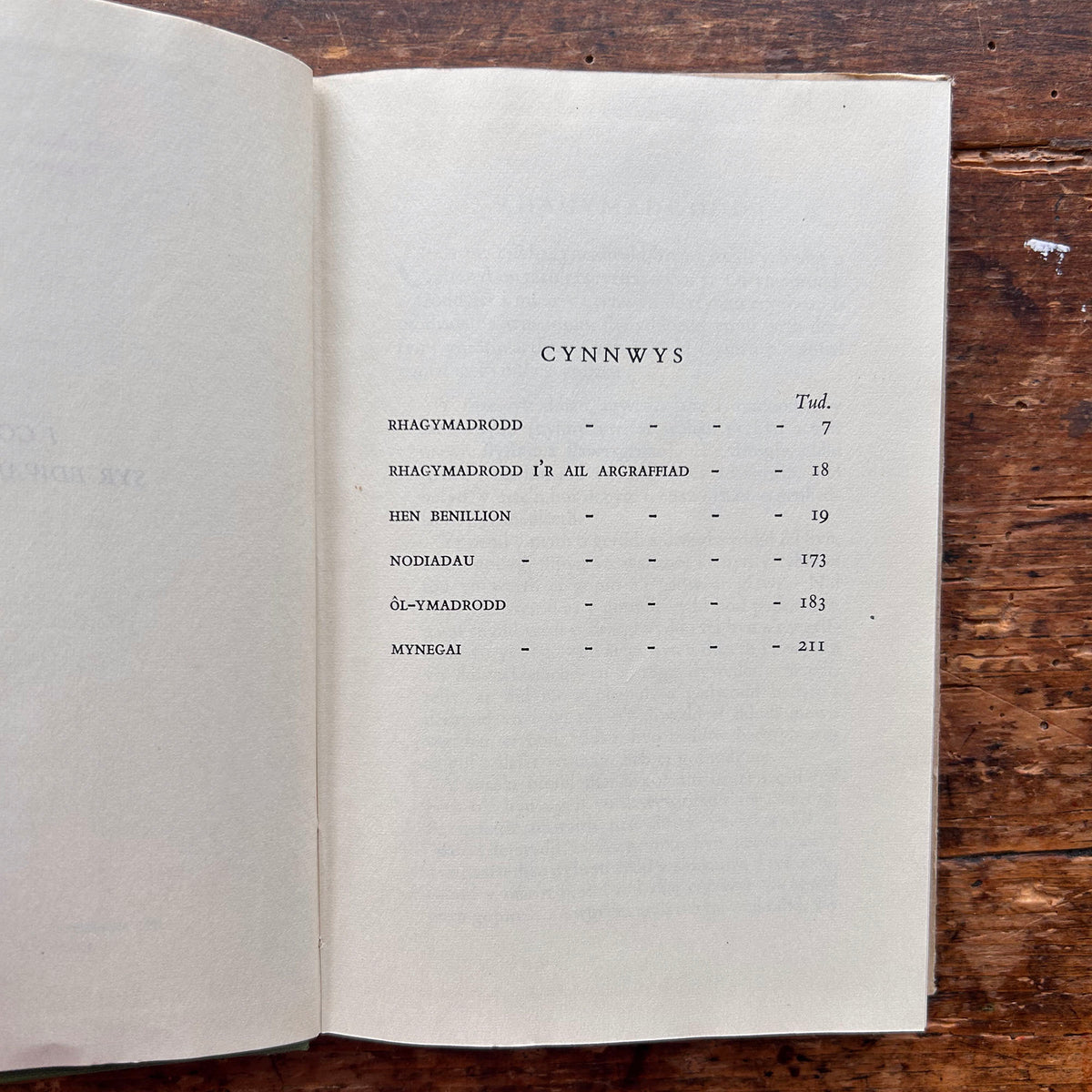 Hen Benillion - T.H. Parry Williams - Welsh Verses 1956 (Preloved)