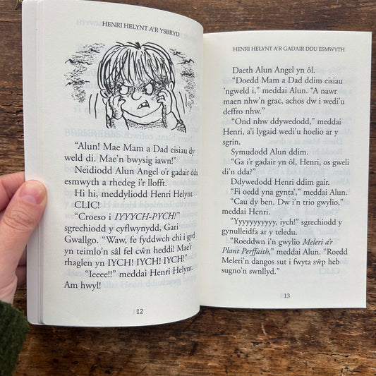 Henri Helynt a'r Ysbryd - Horrid Henry (Preloved)