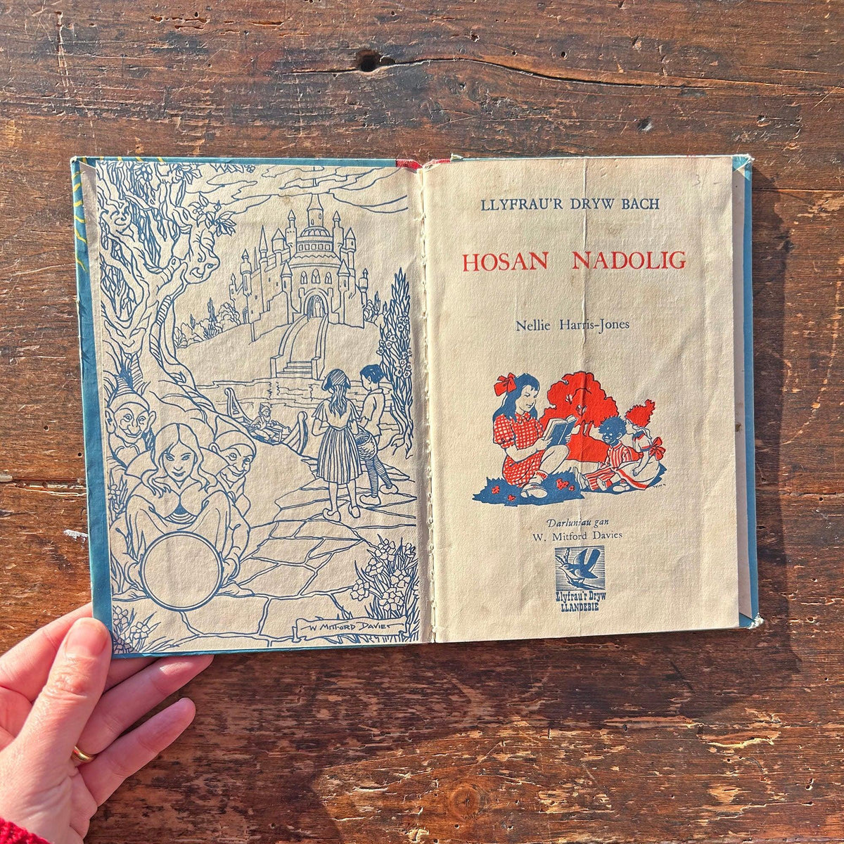 Hosan Nadolig - Nellie Harries-Jones - Vintage Welsh Book (Preloved)
