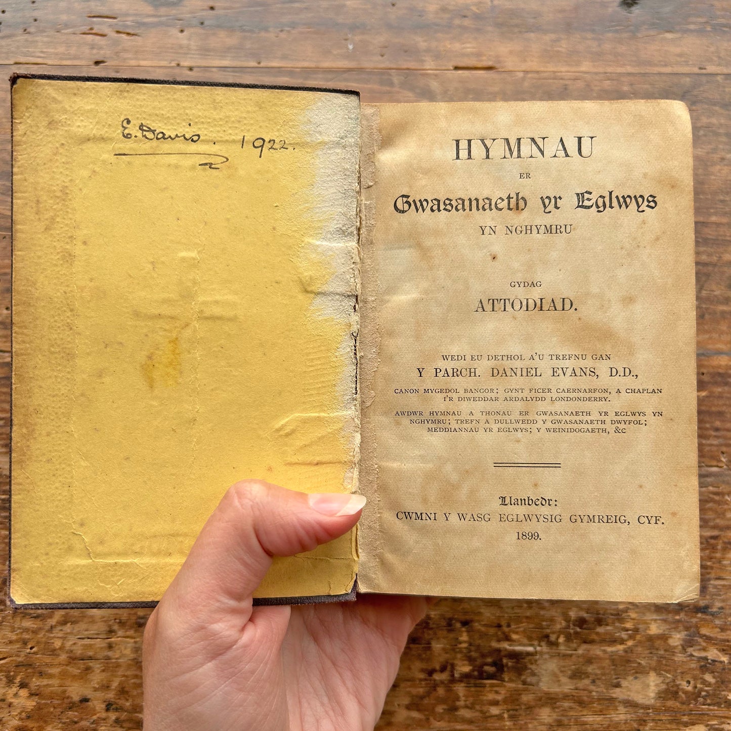 Hymnau - Gwasanaeth yr Eglwys yn Nghymru - Antique Welsh Hymn Book 1899 (Preloved)