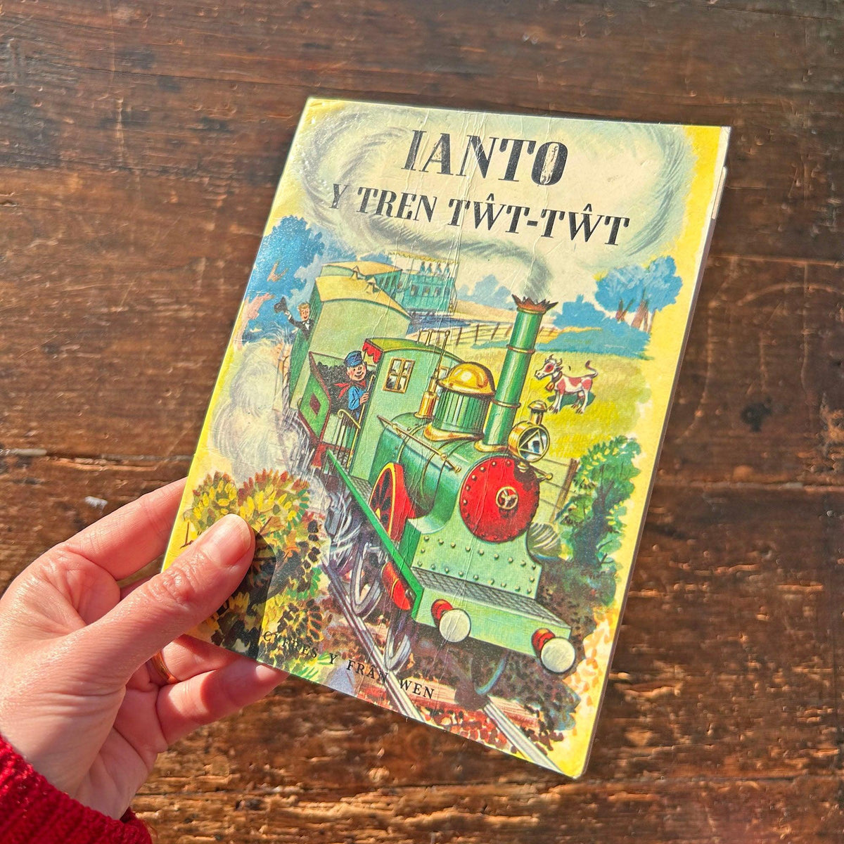Ianto - Y Tren Twt Twt - Llyfr Cymraeg Hen (Wedi'i Ail-law)