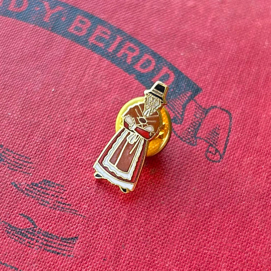 Bathodyn Pin Lapel / Broetsh - Hen Ffasiwn - Little Welsh Lady (Wedi'i Ail-law)