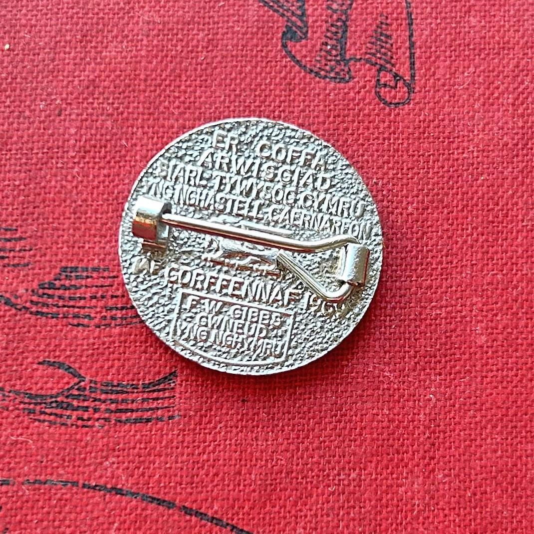 Lapel Pin / Badge - Vintage - Fleur de Lis - Siarl Tywysog Cymru 1969 (Preloved)