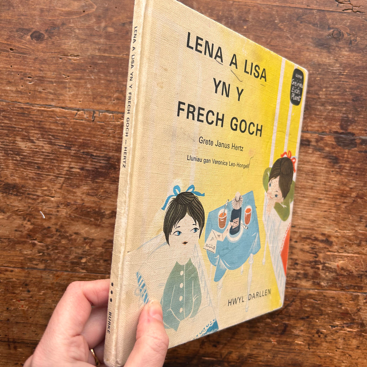 Lena a Lisa Yn y Frech Goch - Geiriau eich Plant - 1972 (Preloved)