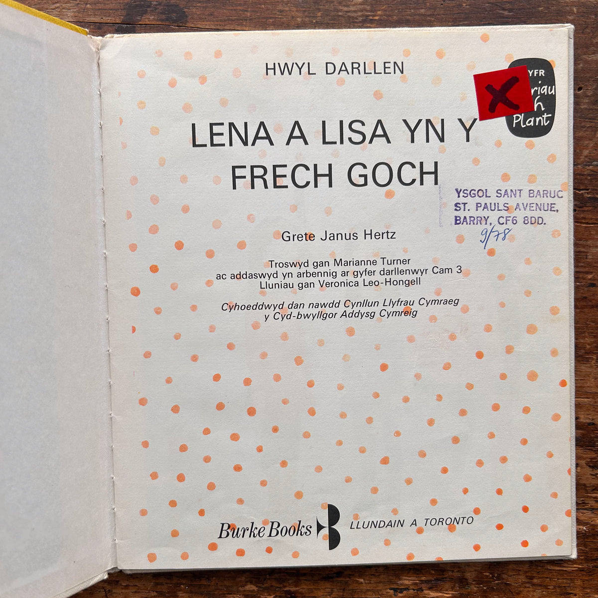 Lena a Lisa Yn y Frech Goch - Geiriau eich Plant - 1972 (Preloved)
