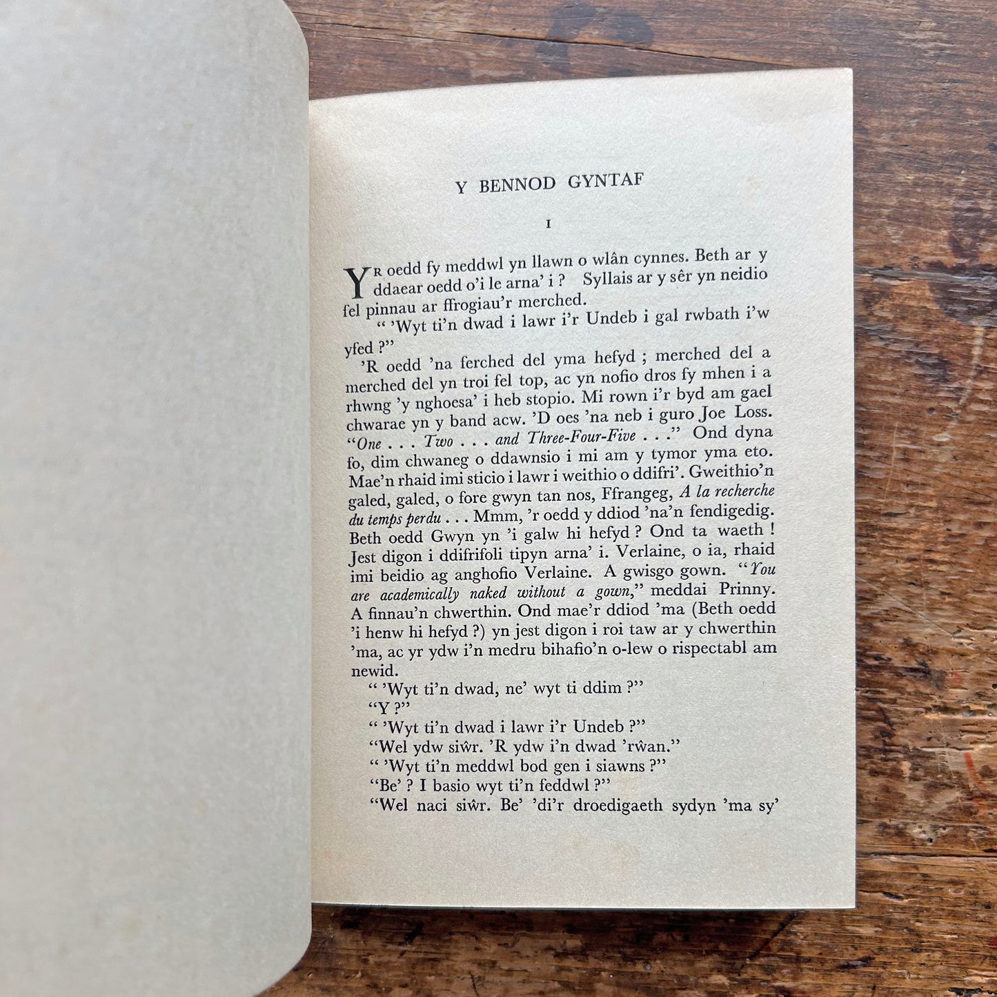 Lle Bo'r Gwenyn - John Rowlands - 1960 (Preloved)