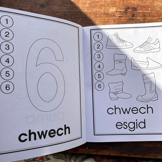 Lliwia'r 123 - Colouring Book