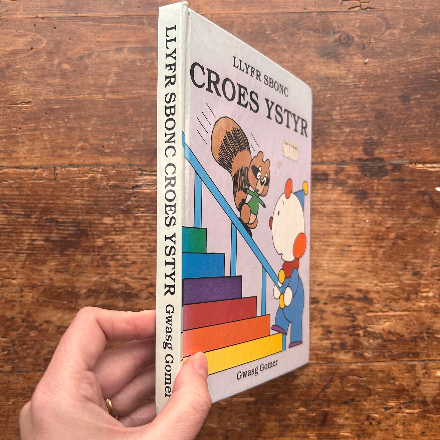 Llyfr Sbonc - Croes Ystyr - 1983 (Preloved)