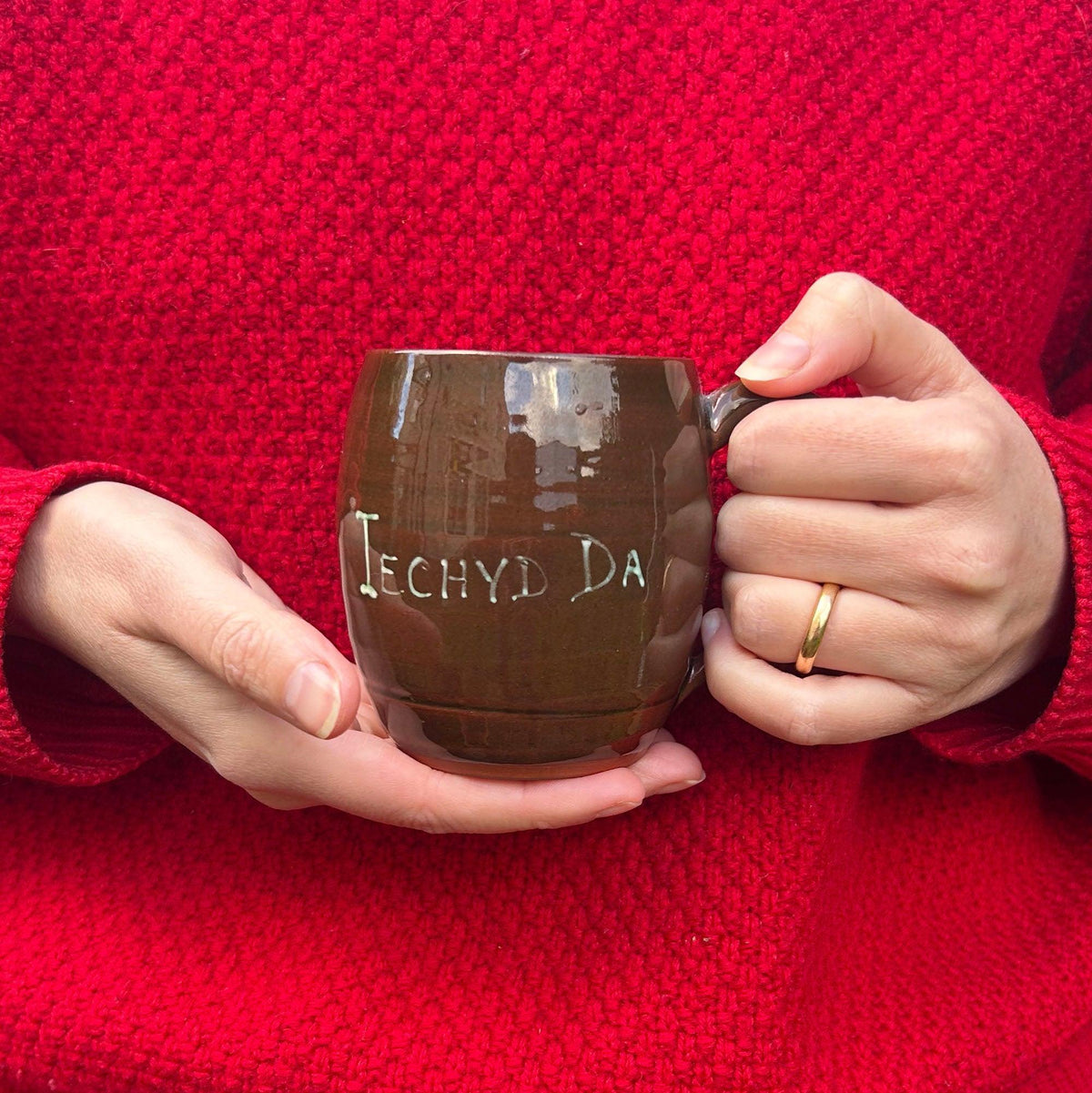 Mwg - Crochendy Stiwdio Cymraeg - Iechyd Da (Preloved)