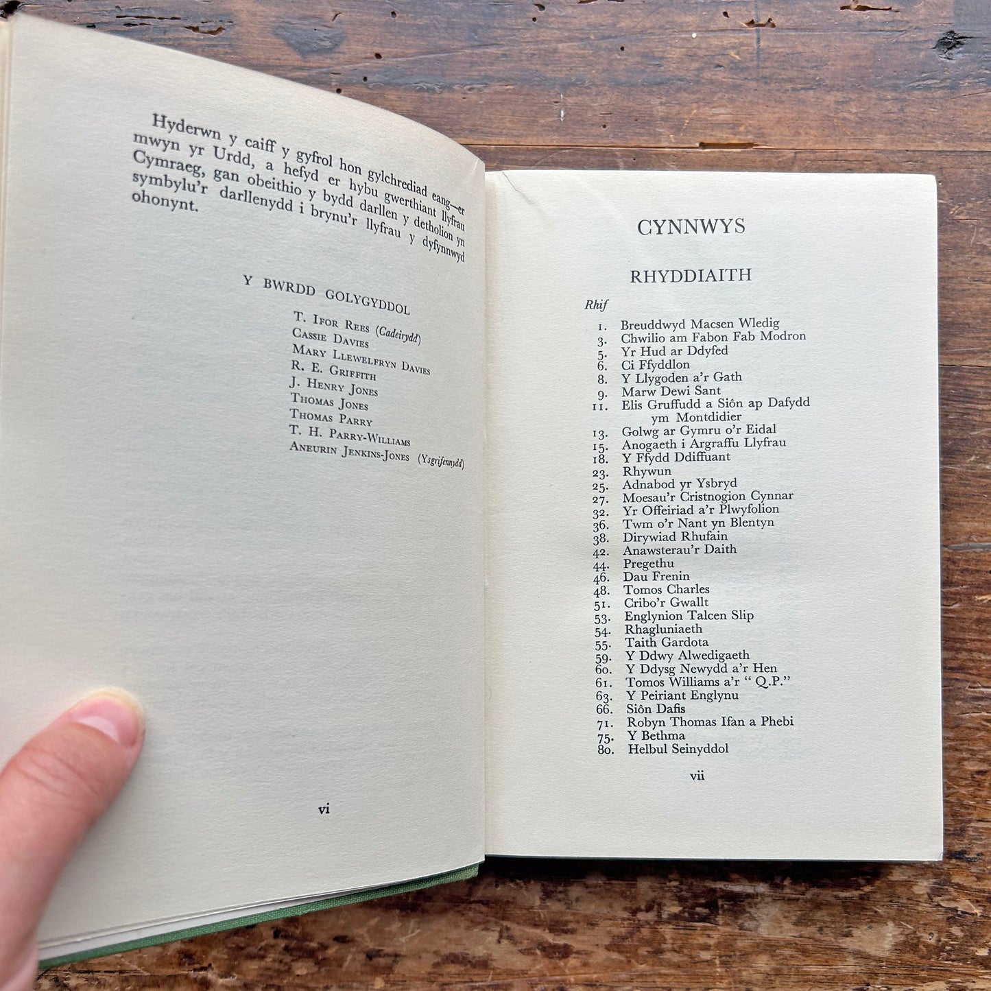 Newydd a Hen - Welsh literature, Prose & Poetry - 1954 (Preloved)