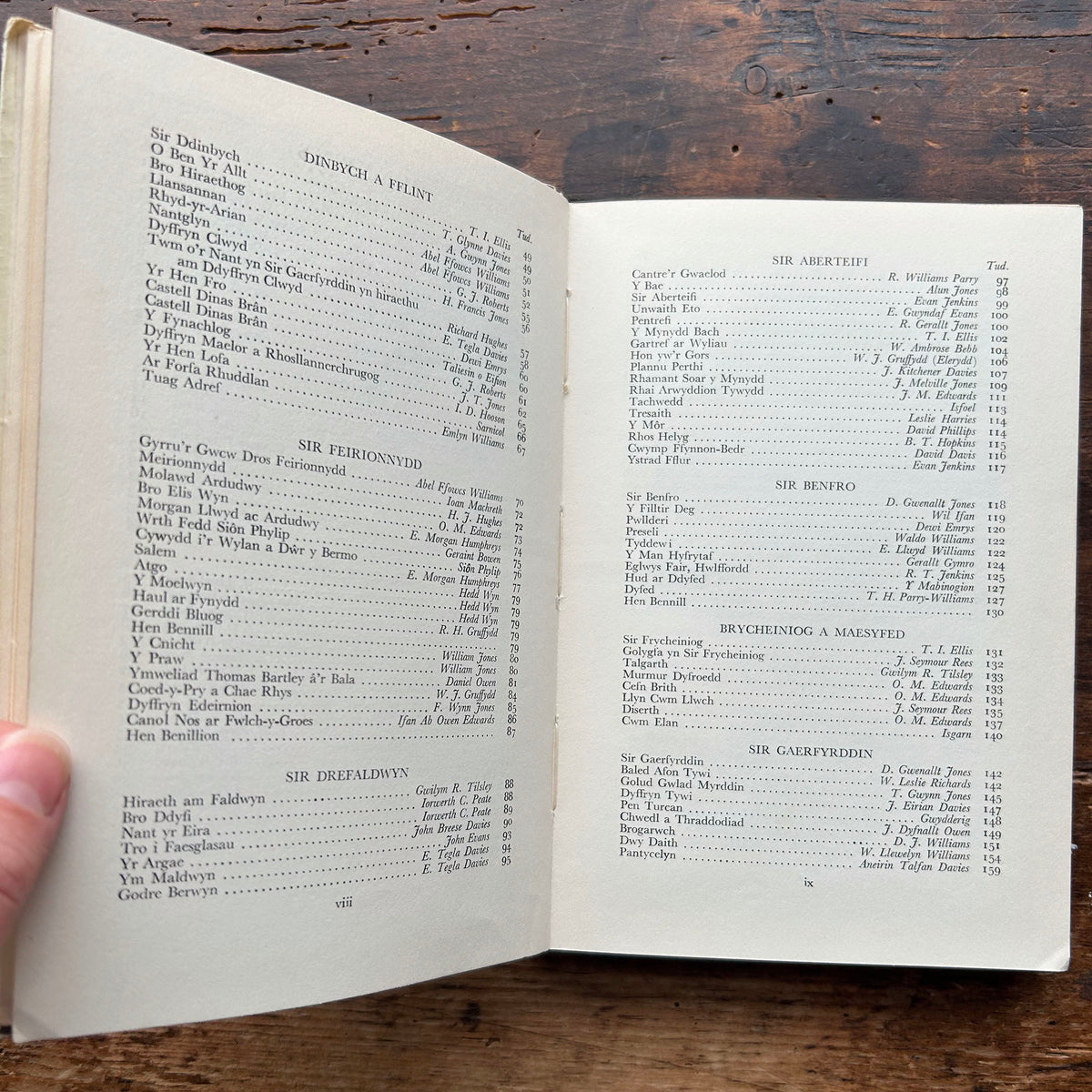 O Fôn i Fynwy - Rhyddiaith a Barddoniaeth - John Davies 1962 (Preloved)