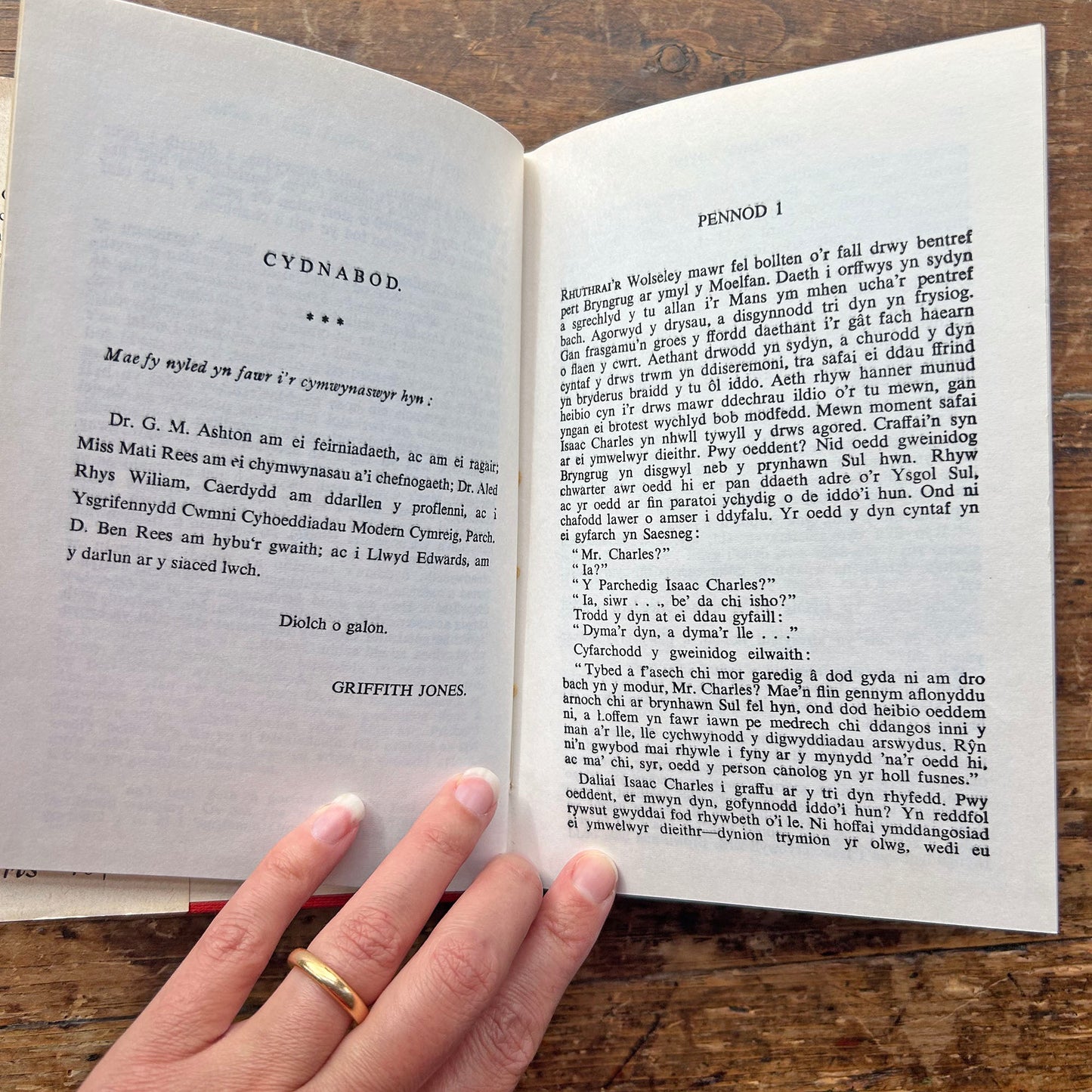 Ofnadwy Ddydd - Griffith Jones - Zombies! 1966 (Preloved)