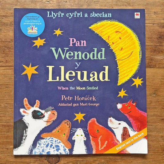 Pan Wenodd y Lleuad / When the Moon Smiled (Preloved)