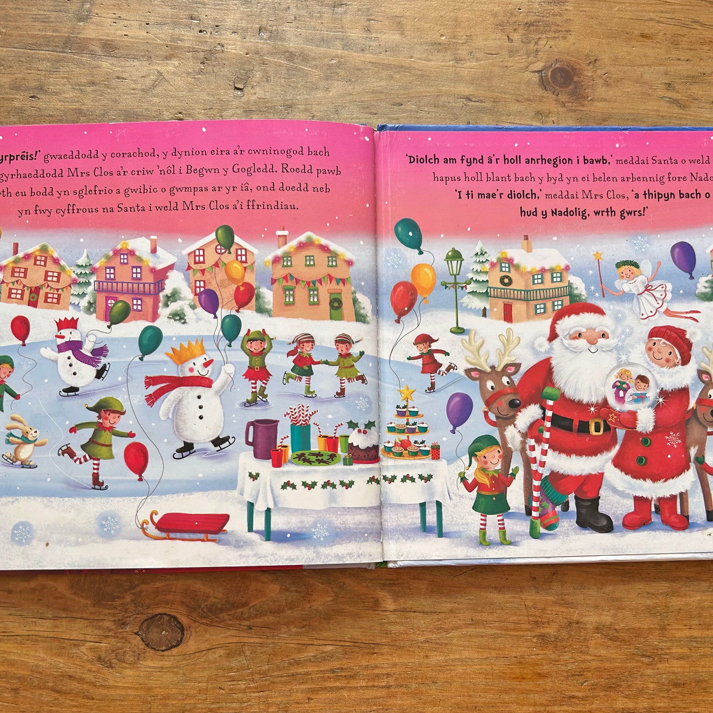Pelen Hud Santa - Santa's Snow Globe (Preloved)
