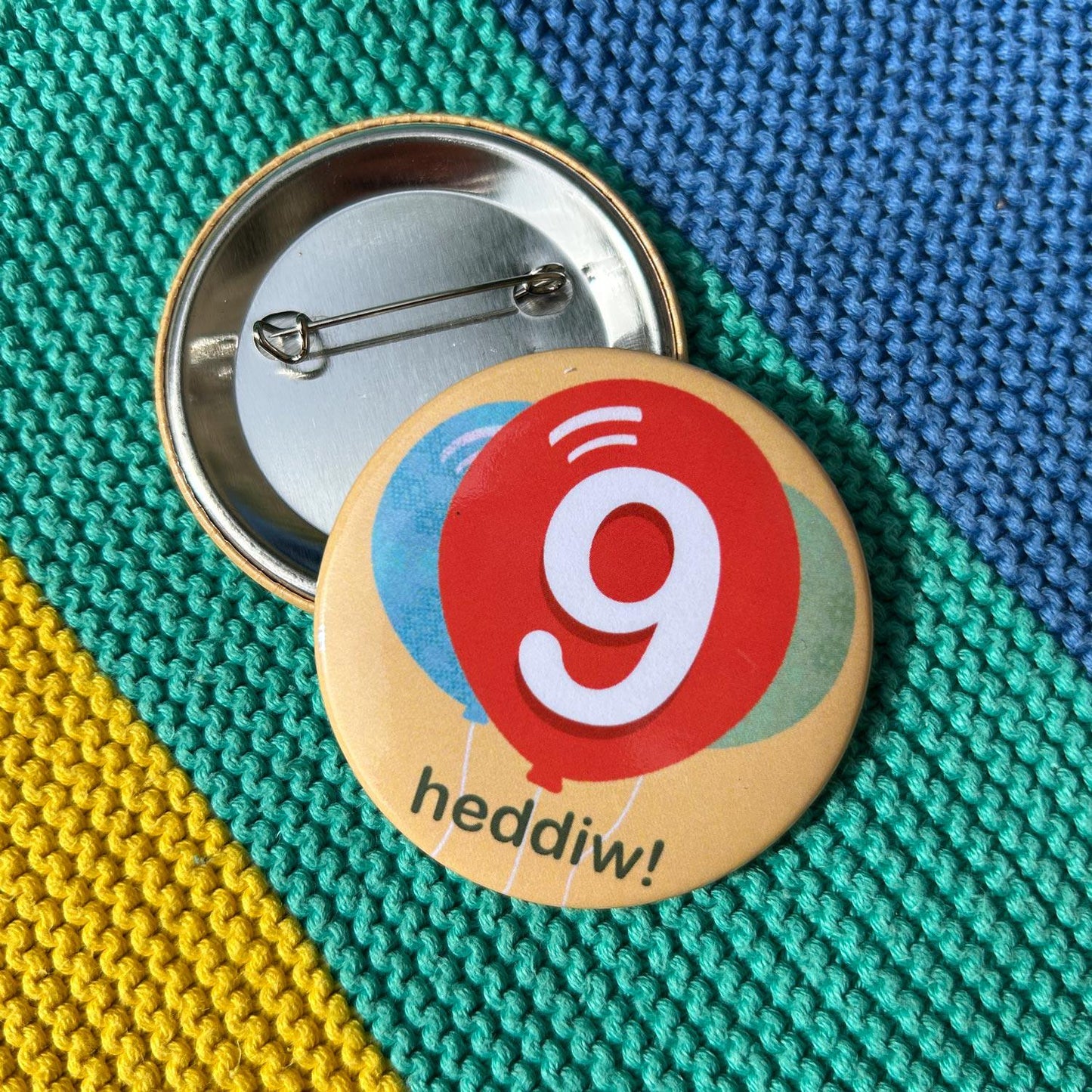 Badge / Pin  - Penblwydd Hapus! Happy Birthday! Choose Age