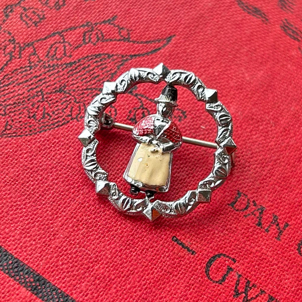 Pin Badge / Brooch - Vintage - Welsh Lady Circle - Mizpah (Preloved)