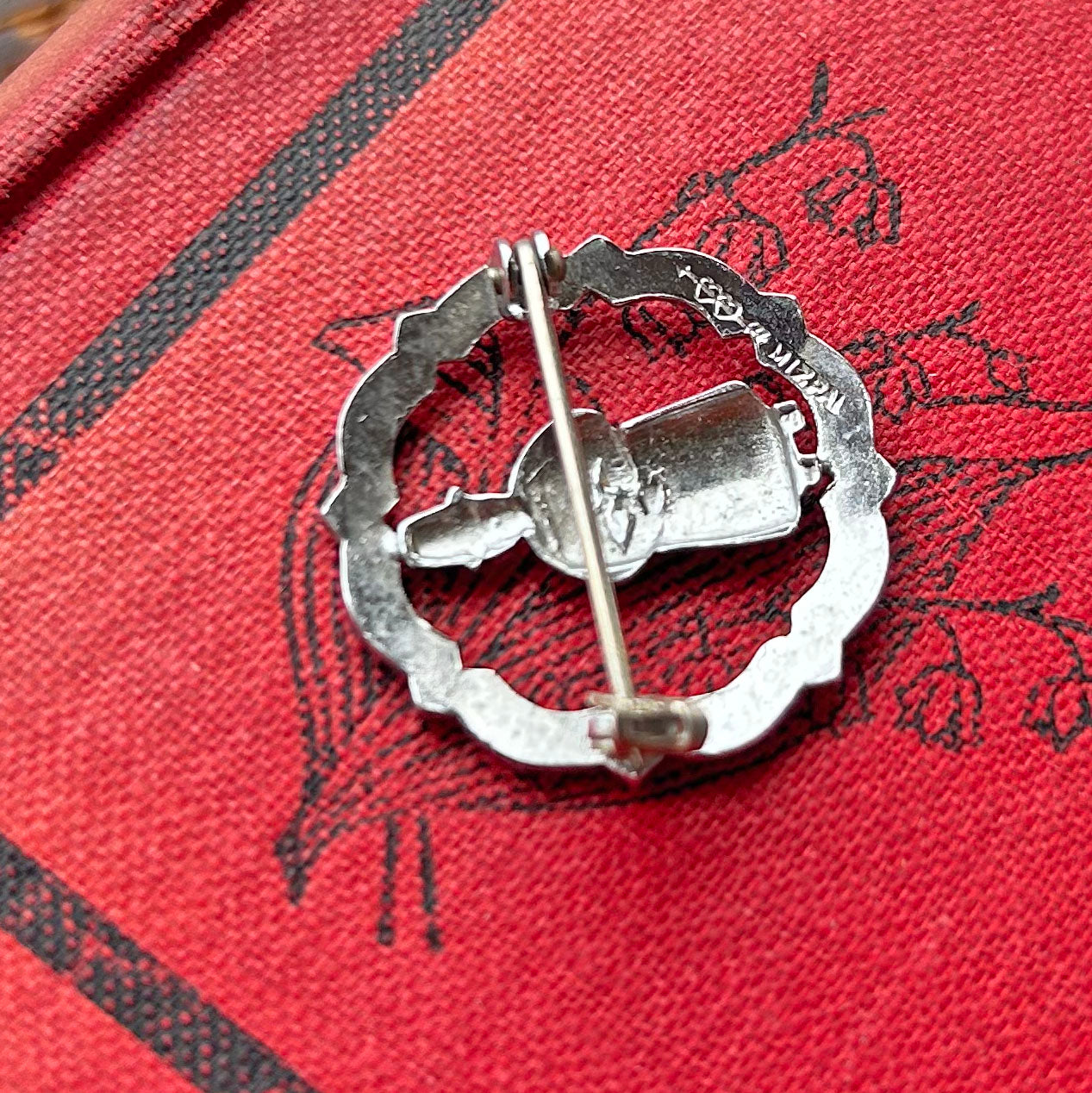 Pin Badge / Brooch - Vintage - Welsh Lady Circle - Mizpah (Preloved)