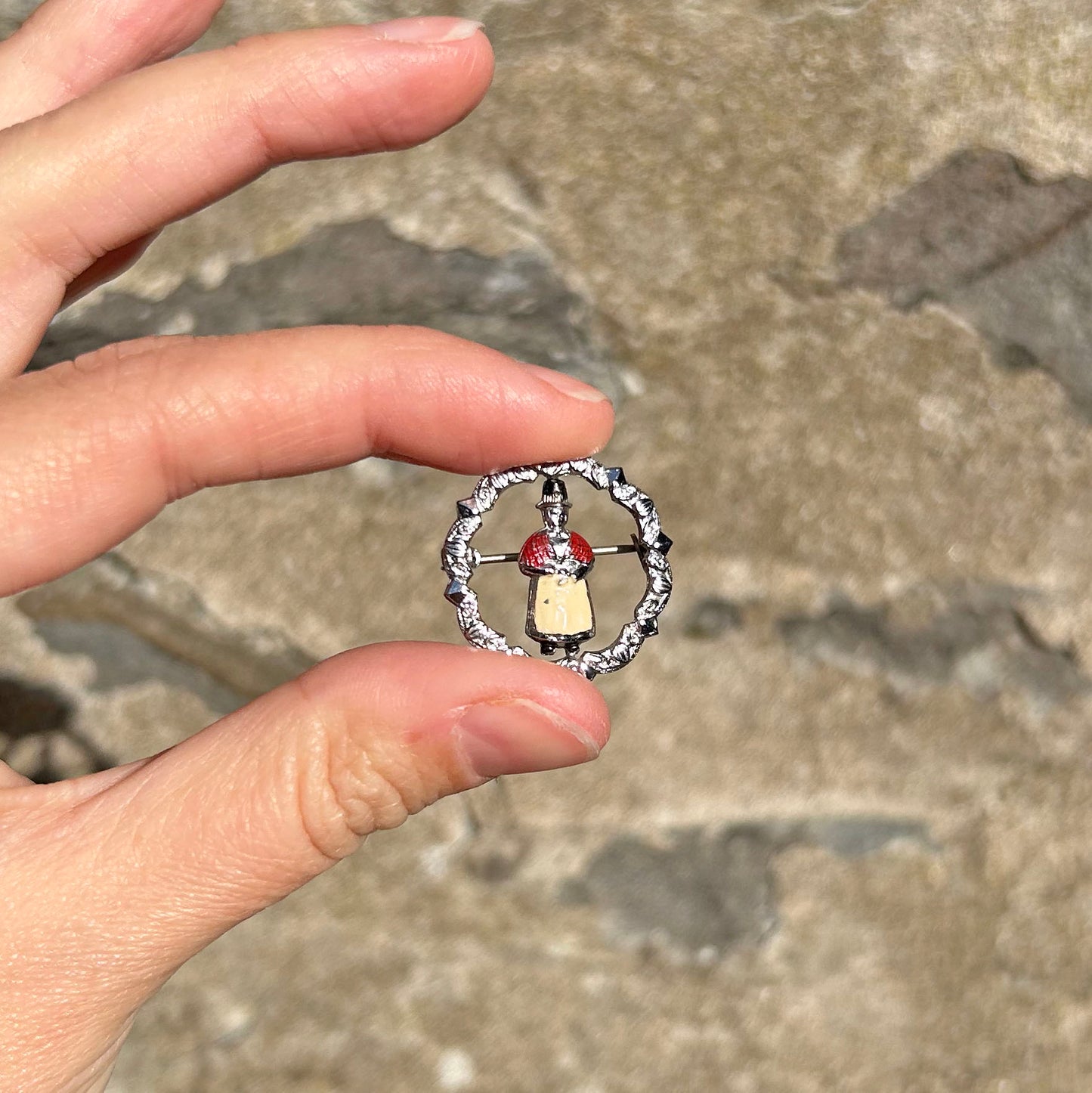 Pin Badge / Brooch - Vintage - Welsh Lady Circle - Mizpah (Preloved)