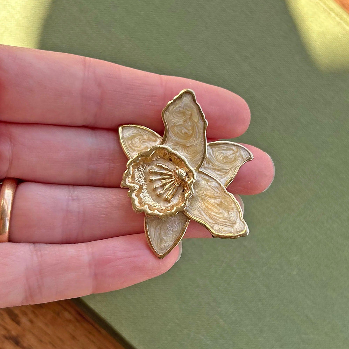 Pin Badge / Brooch - Vintage Enamel Metal - Daffodil (Preloved)