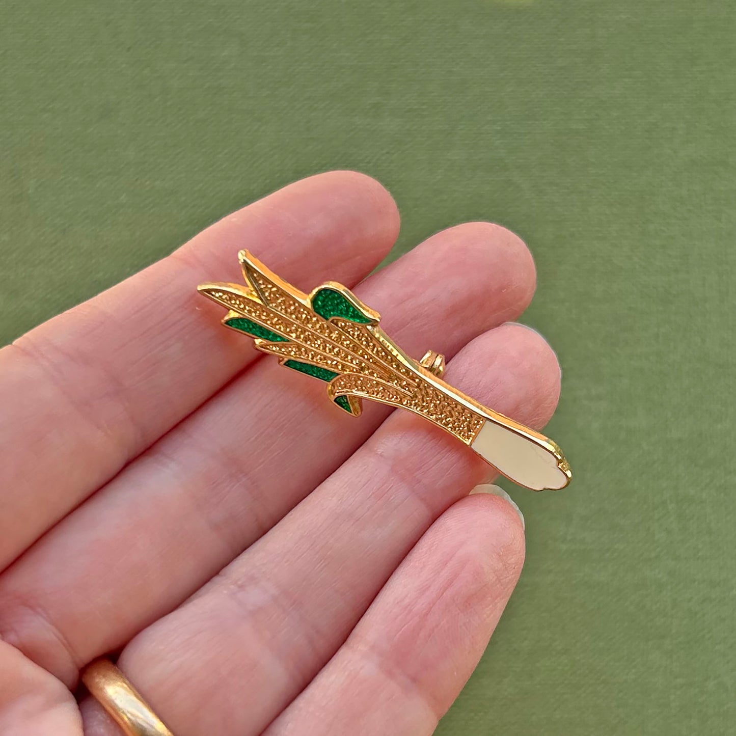 Pin Badge / Brooch - Vintage Enamel Metal - Welsh Leek (Preloved)