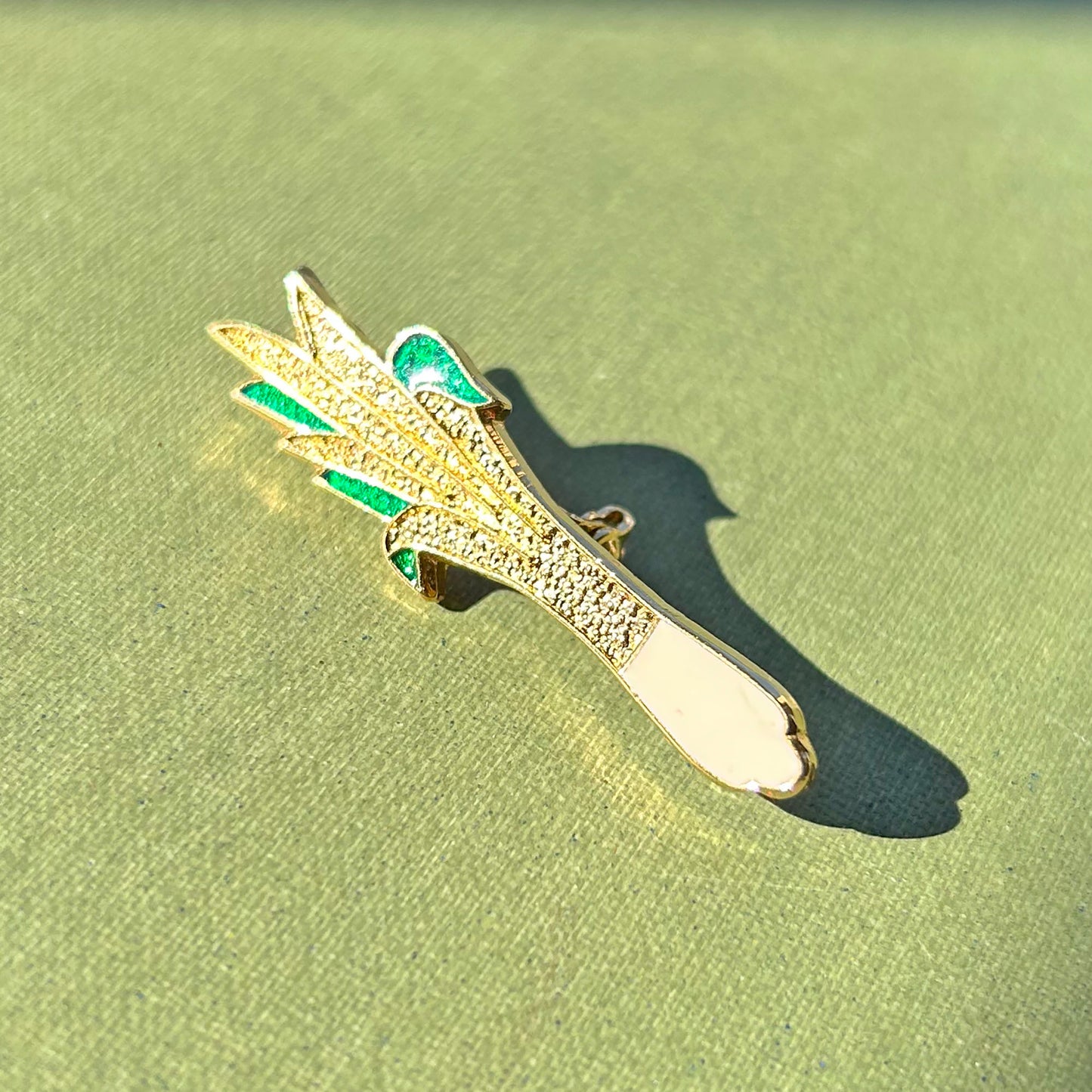 Pin Badge / Brooch - Vintage Enamel Metal - Welsh Leek (Preloved)