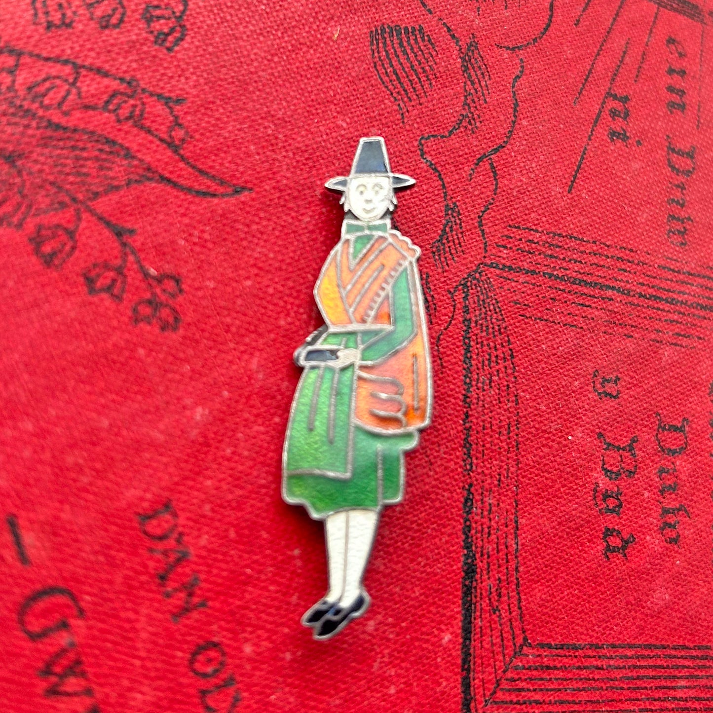 Pin / Brooch - Vintage / Antique - Silver - Welsh Lady (Preloved)