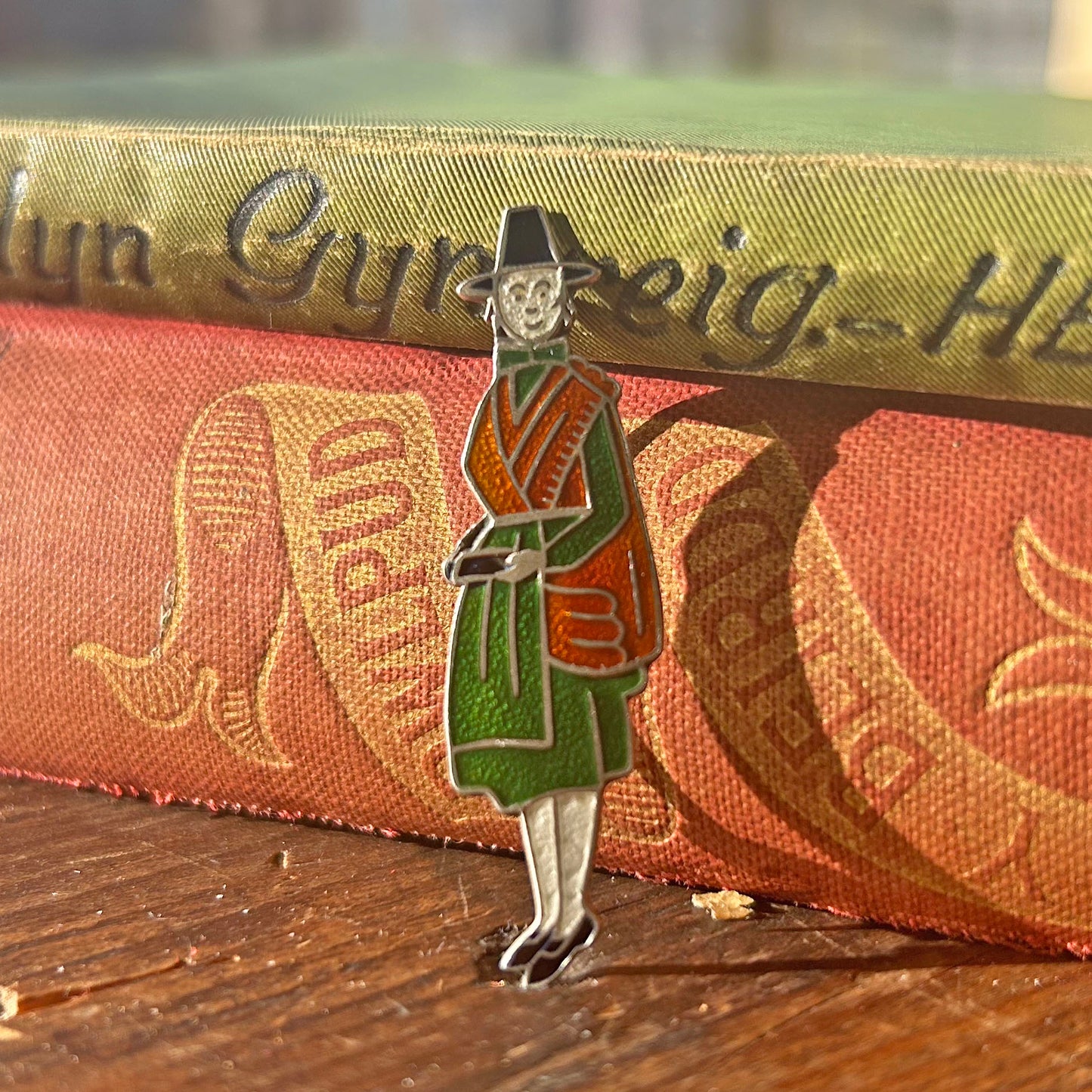 Pin / Brooch - Vintage / Antique - Silver - Welsh Lady (Preloved)