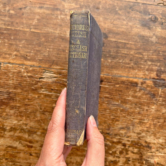Pocket Dictionary / Geiriadur Llogell - Richards Welsh & English - Antique (Preloved)