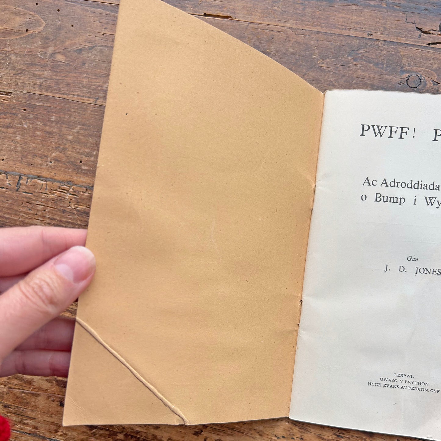 Pwff! Pwff! Ac adroddiadau i blant o bump i wyth oed - Poetry for Children 1949 (Preloved)