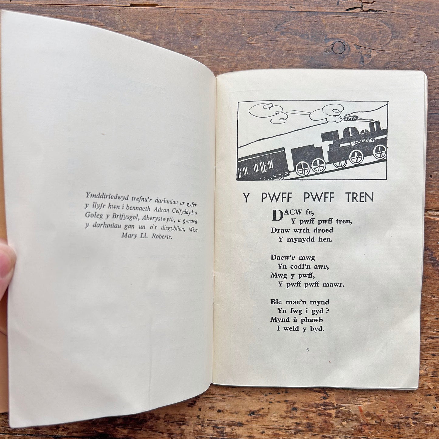 Pwff! Pwff! Ac adroddiadau i blant o bump i wyth oed - Poetry for Children 1949 (Preloved)