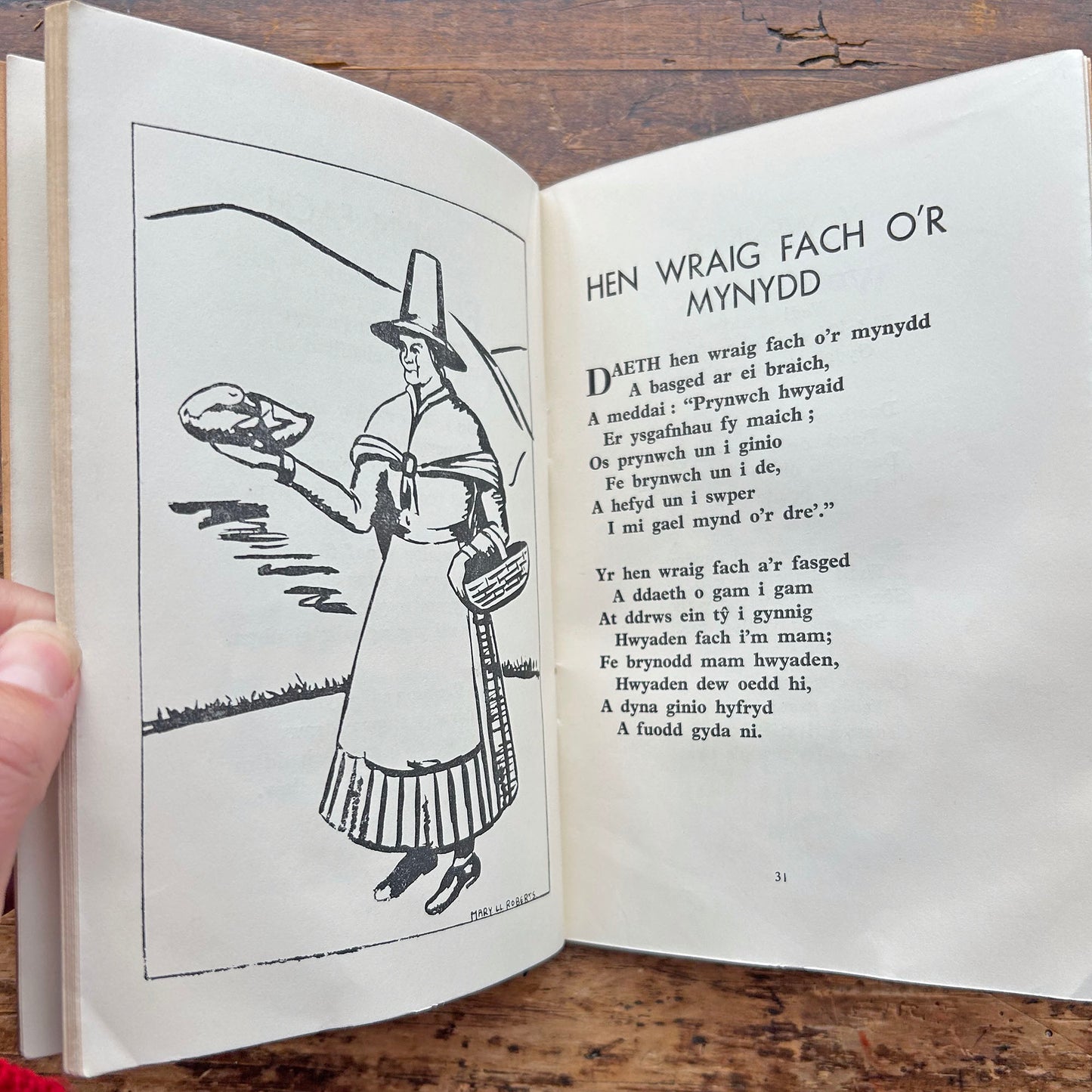 Pwff! Pwff! Ac adroddiadau i blant o bump i wyth oed - Poetry for Children 1949 (Preloved)