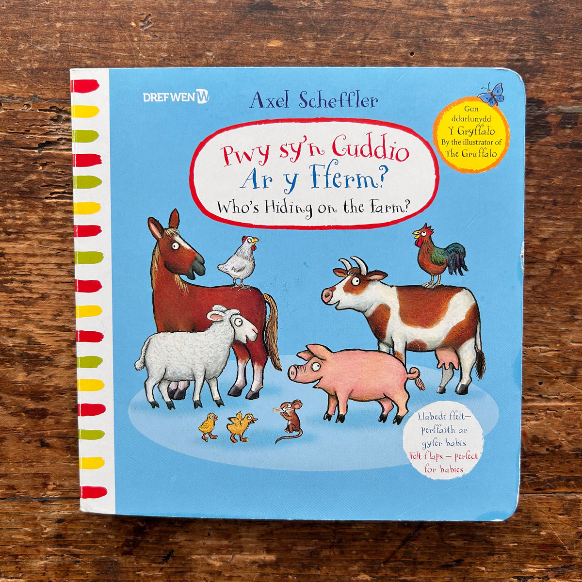 Pwy Sy'n Cuddio ar y Fferm: Who's Hiding on the Farm (Preloved)