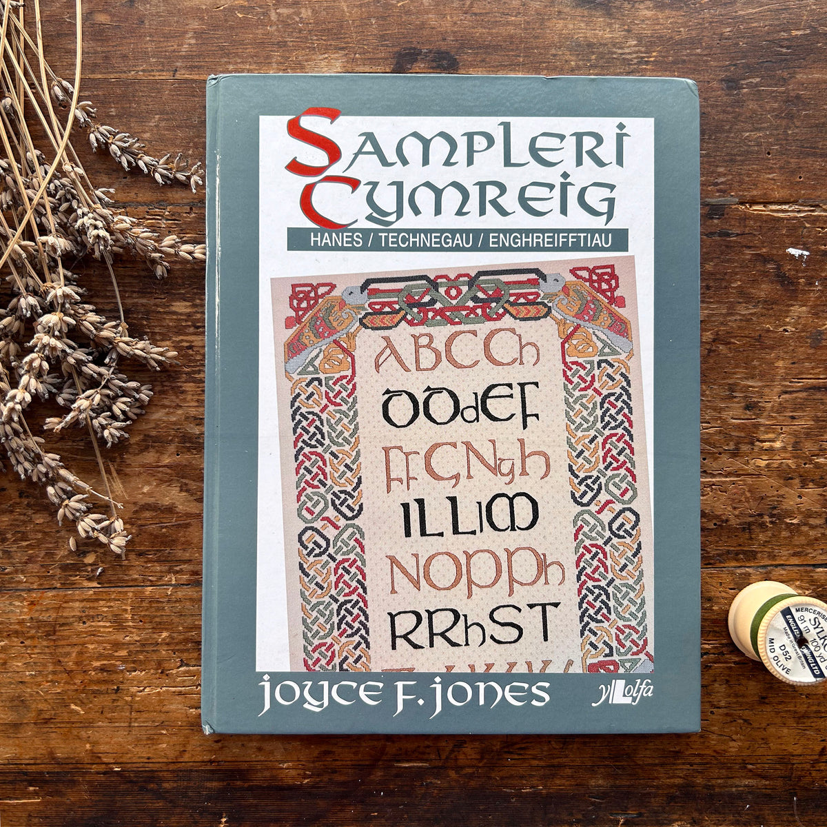 Sampleri Cymreig - Welsh Samplers - Joyce Jones