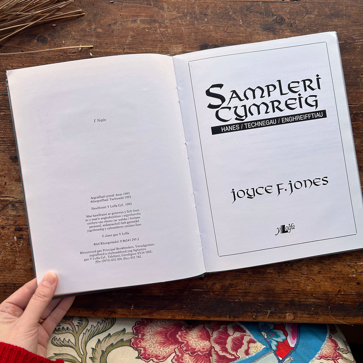 Sampleri Cymreig - Welsh Samplers - Joyce Jones