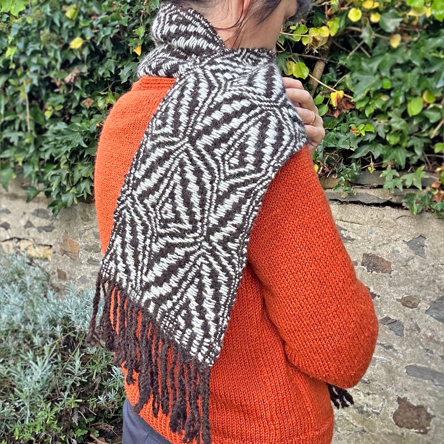 Scarf - Hand Spun / Woven in Wales - Natural Wool - Zig Zag (Preloved )
