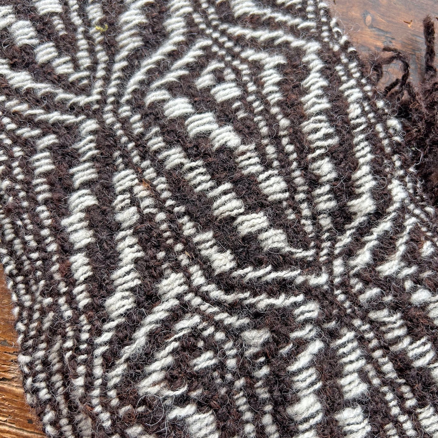 Scarf - Hand Spun / Woven in Wales - Natural Wool - Zig Zag (Preloved )