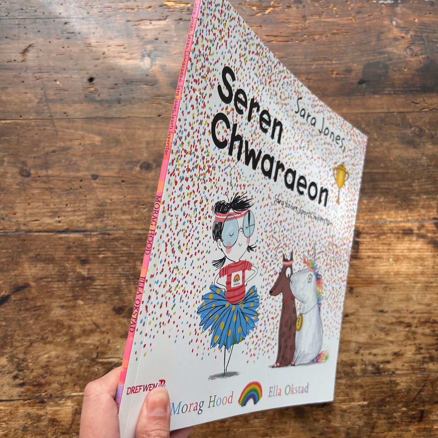 Seren Chwaraeon / Sara Jones - Morag Hood & Ella Okstad (Preloved)