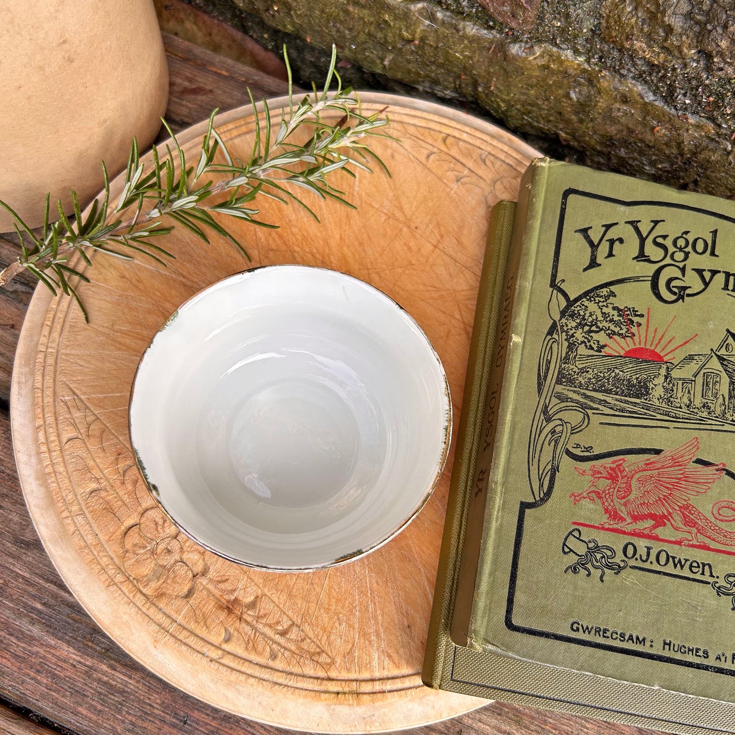 Jwg Cregyn - Gwisgoedd Cymreig - Parti Nyddu Cymru - Cofrodd Hynafol (Wedi'i Ail-law)