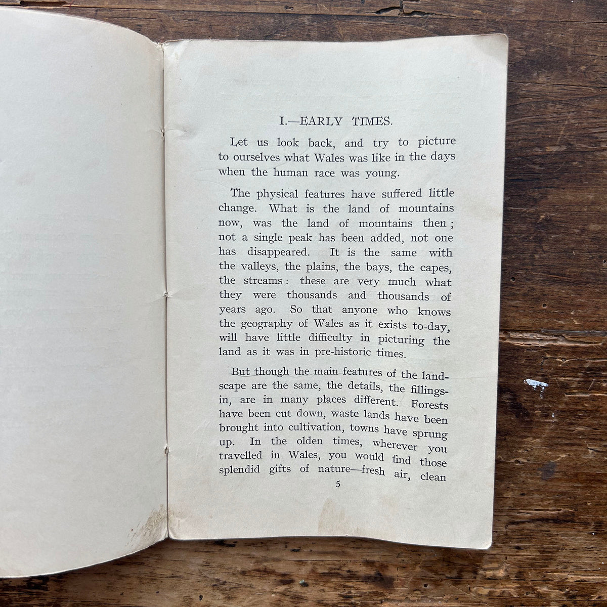 The Little Red History of Wales - William Glover - Book I - 1912 (Preloved)