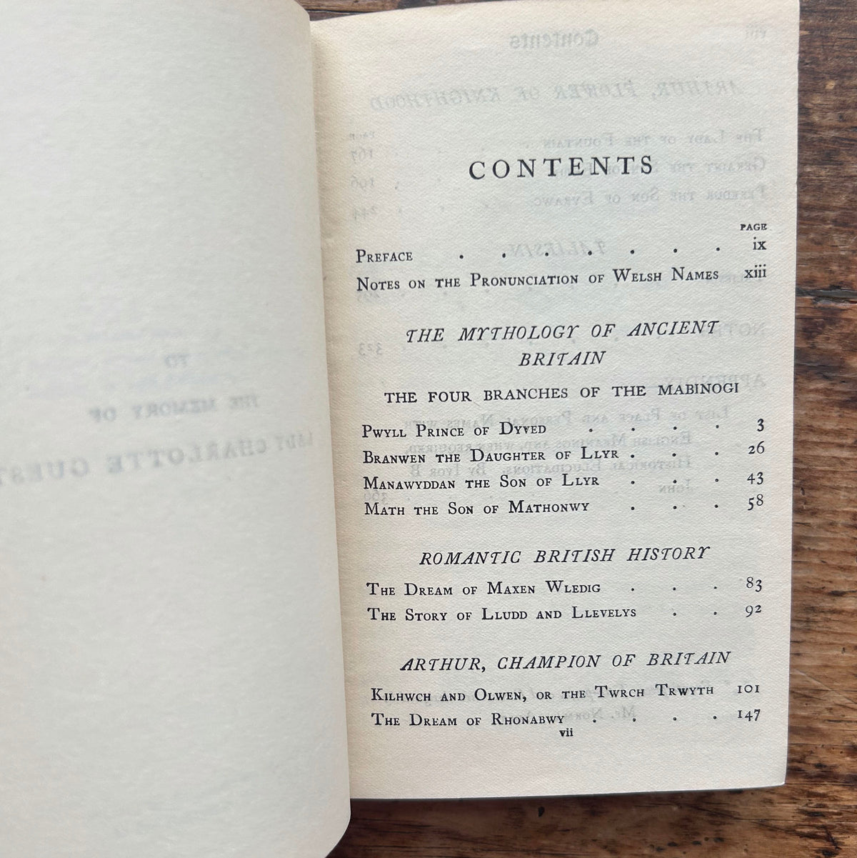 Y Mabinogion - Lady Charlotte Guest - Hen Ffurflen 1910 (Wedi'i Ail-garu)