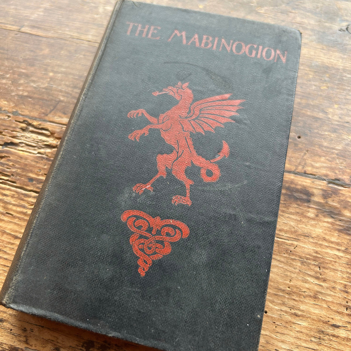 Y Mabinogion - Lady Charlotte Guest - Hen Ffurflen 1910 (Wedi'i Ail-garu)