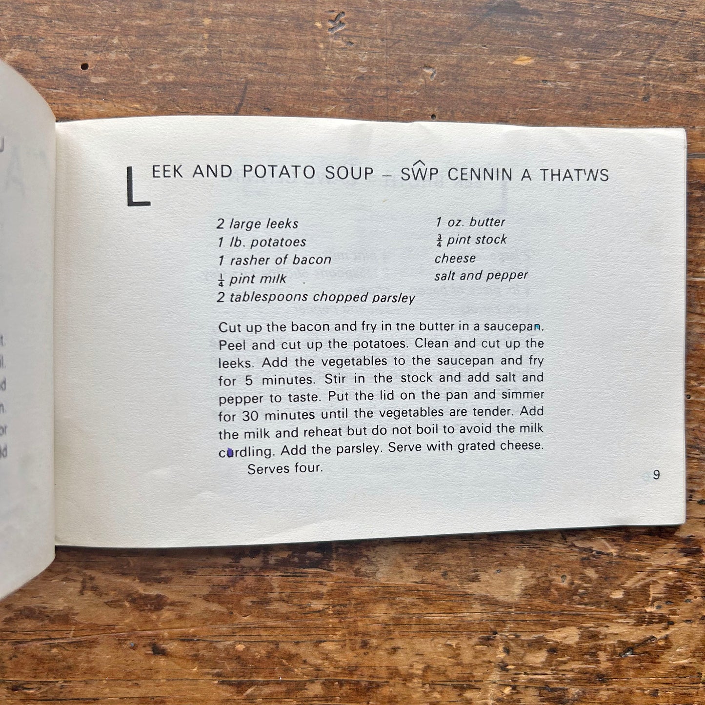 The Welsh Kitchen - Recipes from Wales - Sian Llewellyn 1979 (Preloved)