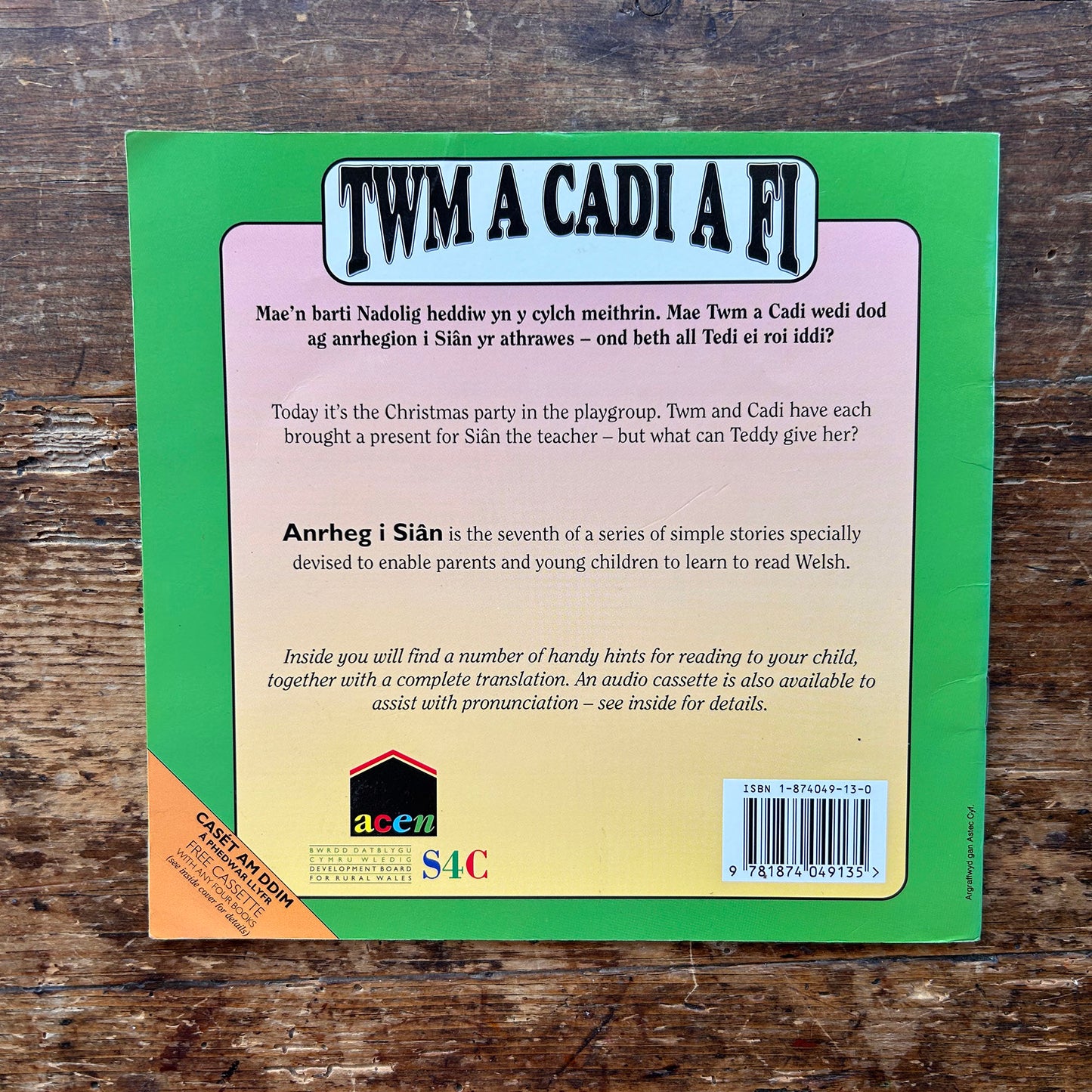 Twm A Cadi A Fi - Book: 7 Anrheg I Sian - Anne Brooke / Sharon Martin 1993 (Preloved)