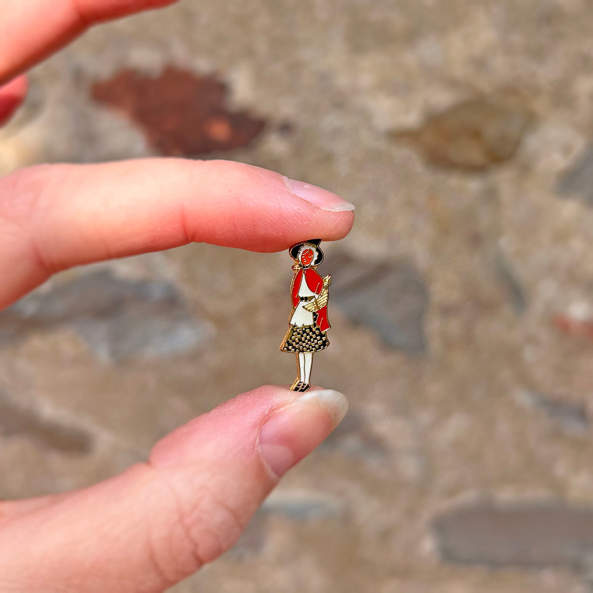 Lapel Pin / Badge - Vintage - Welsh Lady (Preloved)