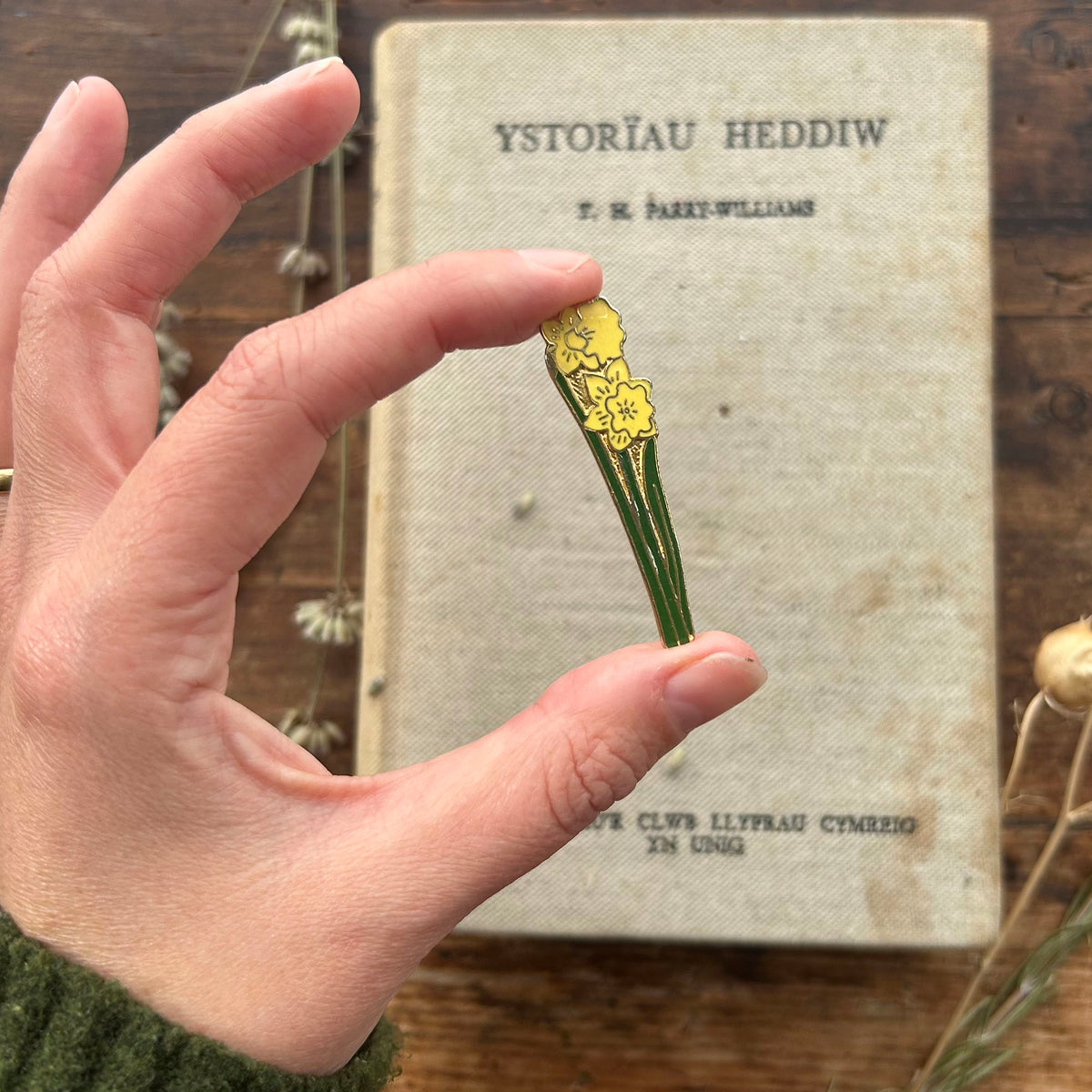 Vintage Brooch / Pin Badge - Daffodils (Preloved)