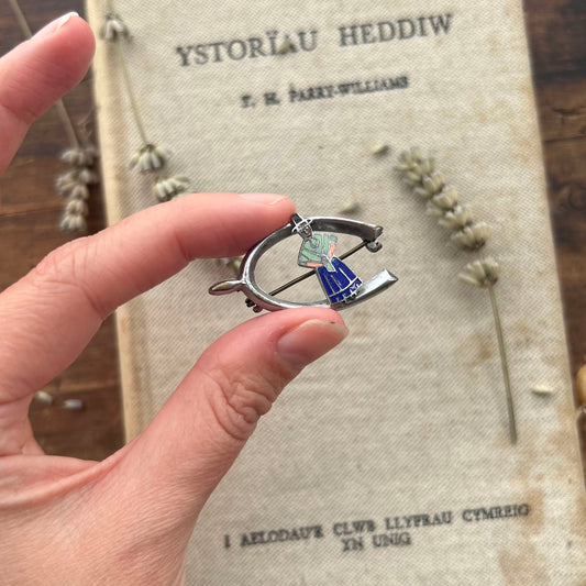 Vintage Brooch - Horseshoe / Wishbone - Welsh Lady (Preloved)