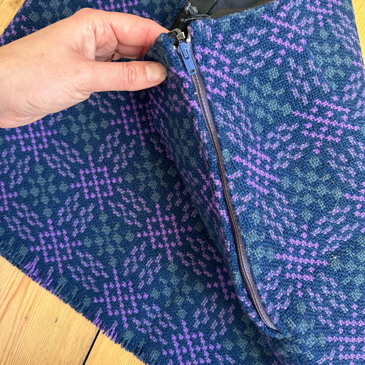 Vintage Mini Skirt - Welsh Tapestry - Wool - 1960s - XS (Preloved)
