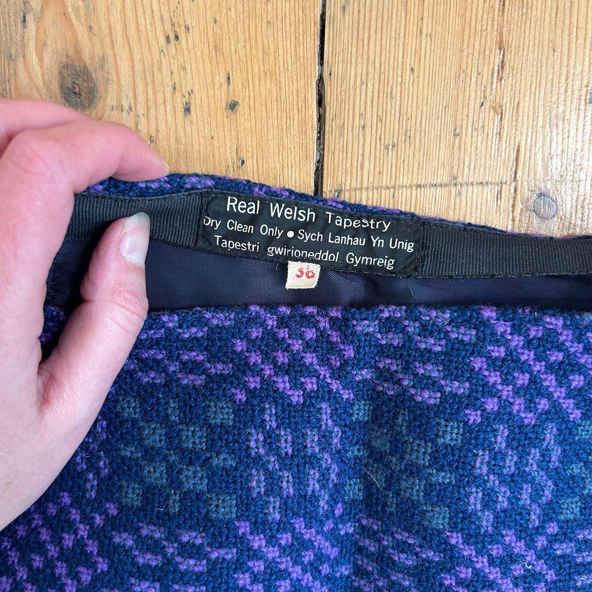 Vintage Mini Skirt - Welsh Tapestry - Wool - 1960s - XS (Preloved)