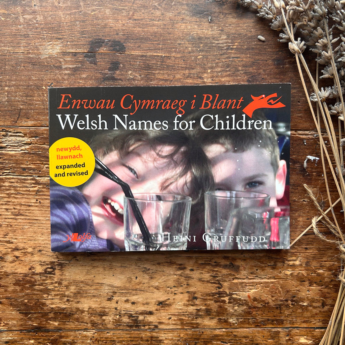Welsh Names for Children - Enwau Cymraeg i Blant (Preloved)